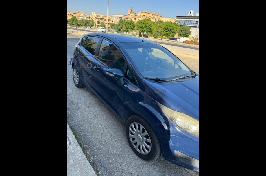 Fiesta Ford أزرق