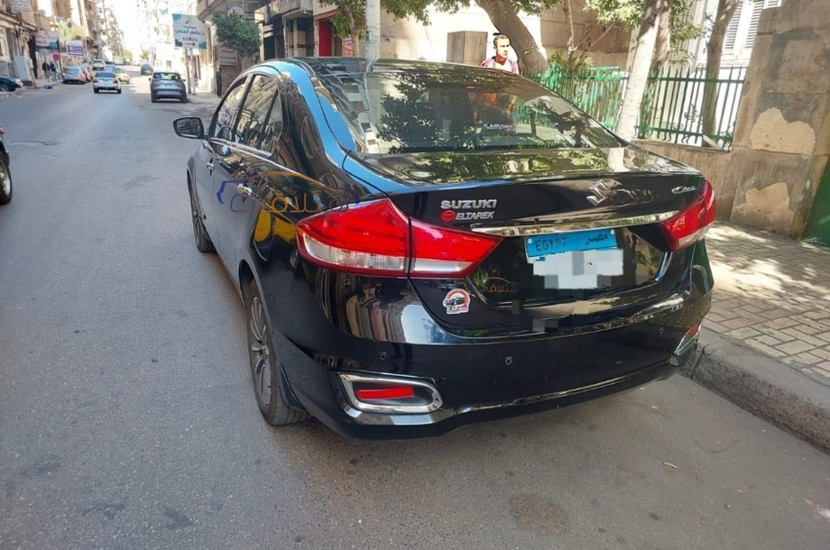 Ciaz Suzuki أسود