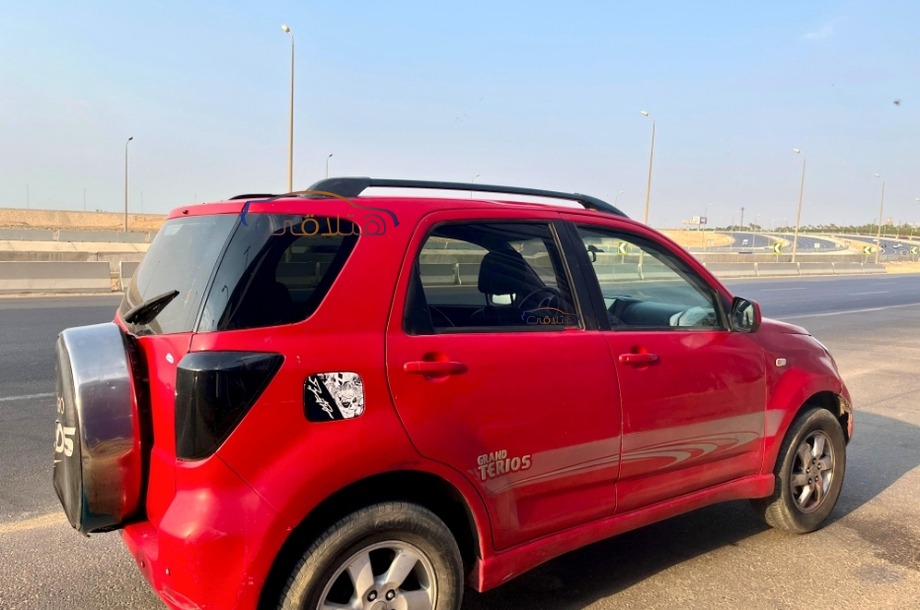 Terios Daihatsu احمر