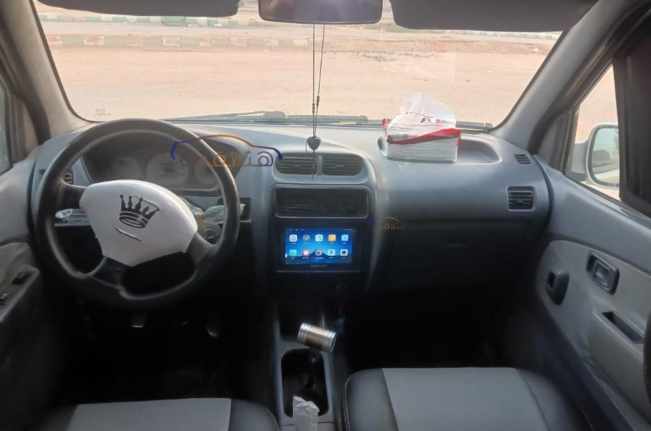 Terios Daihatsu ذهبي