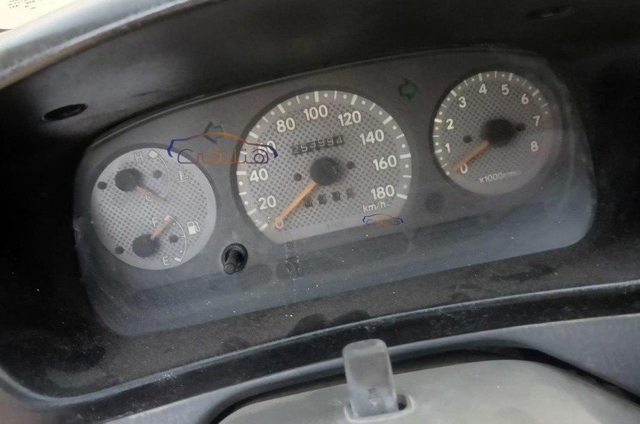 Terios Daihatsu ذهبي