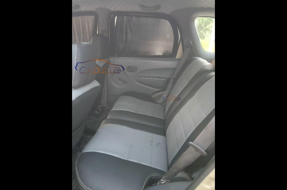 Terios Daihatsu ذهبي