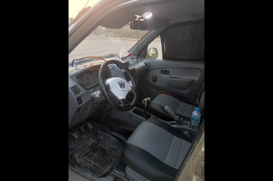 Terios Daihatsu ذهبي