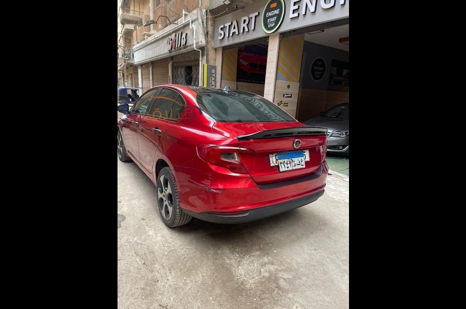 Tipo Fiat احمر