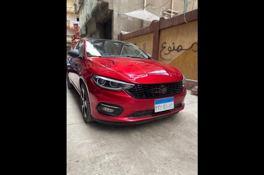 Tipo Fiat احمر