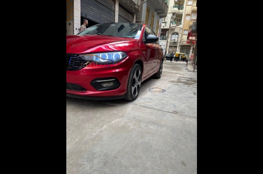 Tipo Fiat احمر
