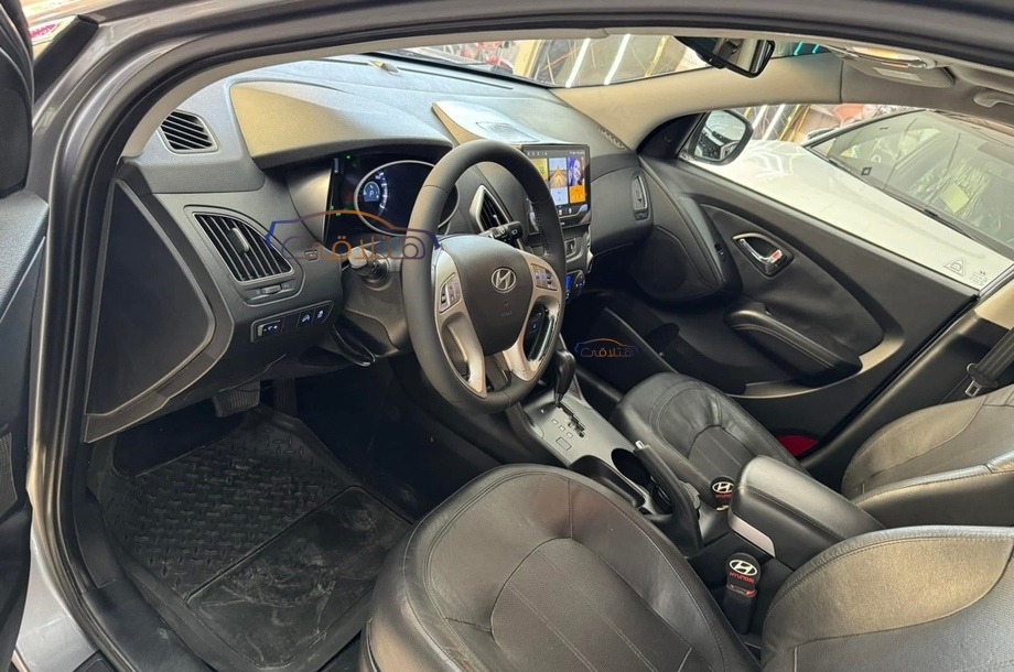 IX 35 Hyundai Dark grey