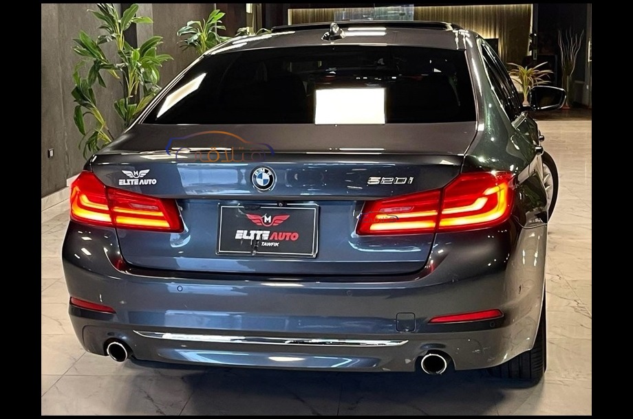 520 BMW رمادي