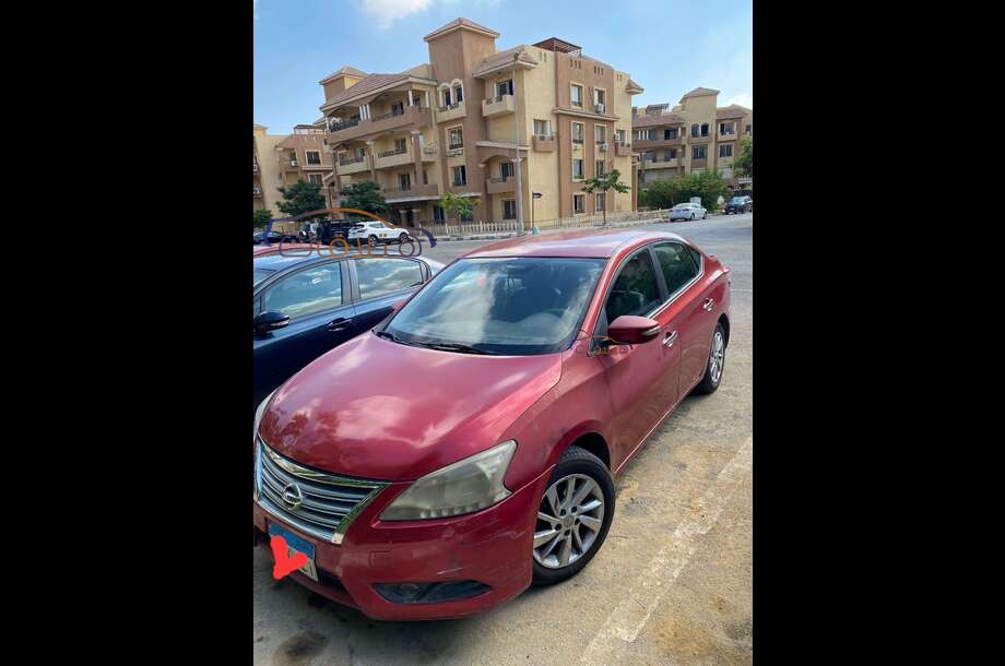 Sentra Nissan احمر