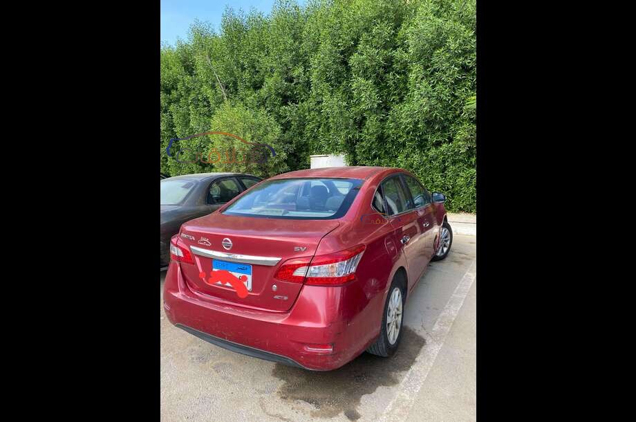 Sentra Nissan احمر