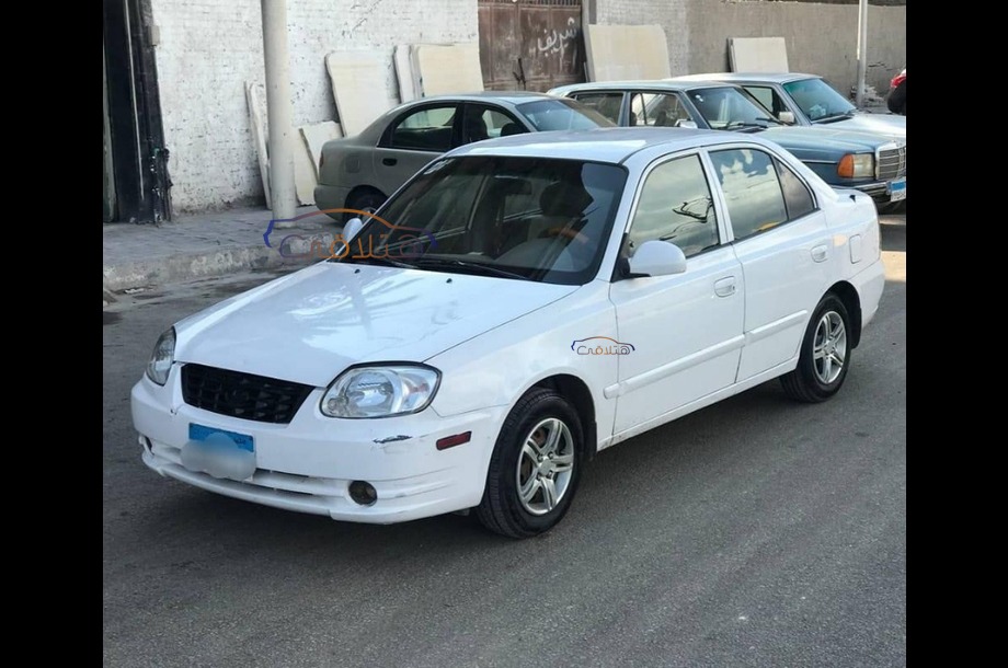 Verna Hyundai أبيض