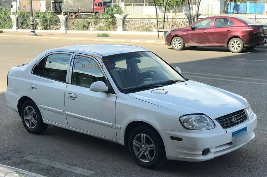 Verna Hyundai أبيض