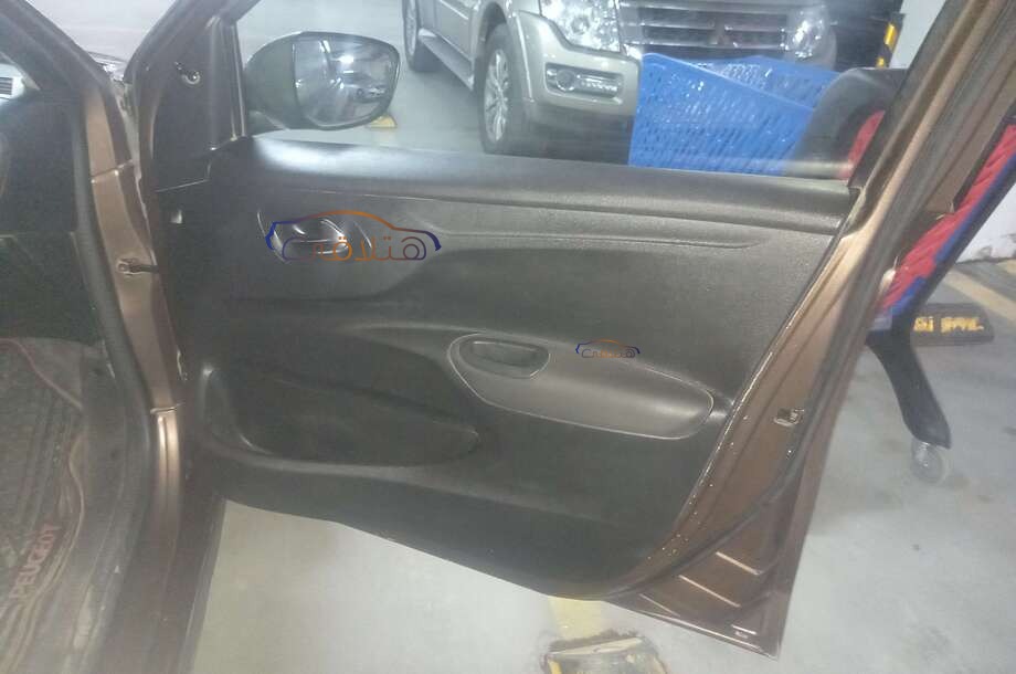 301 Peugeot موكا