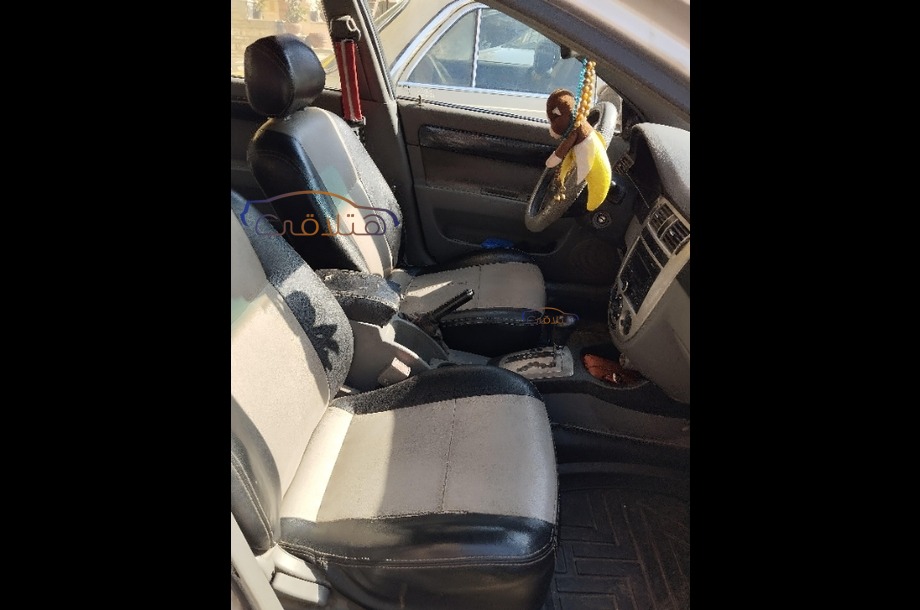 Optra Chevrolet فضي