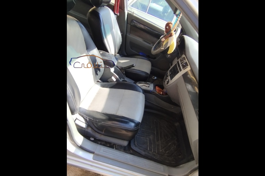 Optra Chevrolet فضي