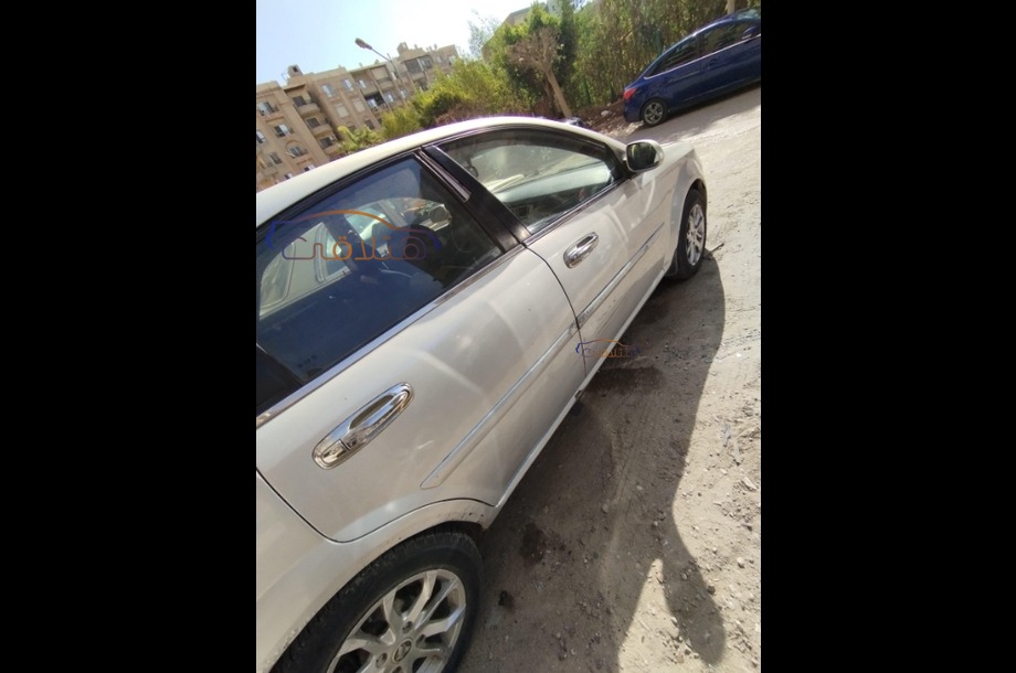 Optra Chevrolet فضي