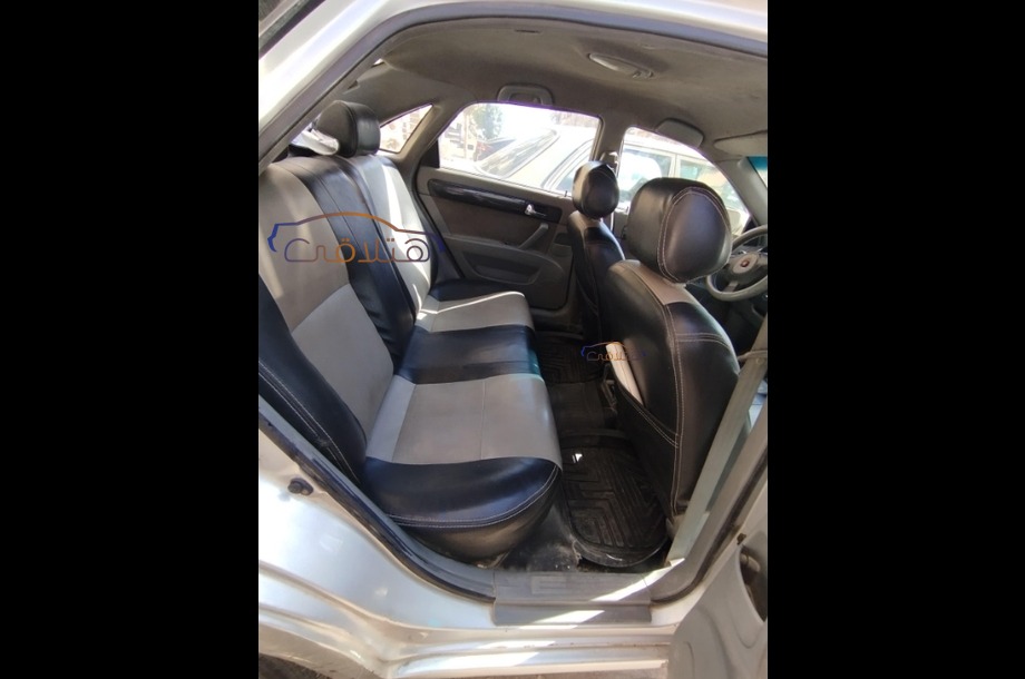 Optra Chevrolet فضي