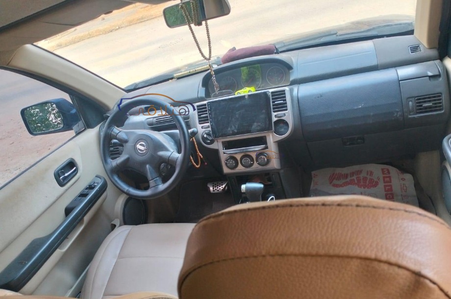 XTrail Nissan Dark blue