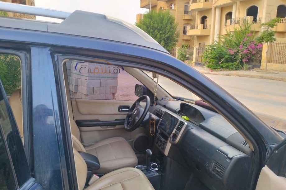 XTrail Nissan Dark blue