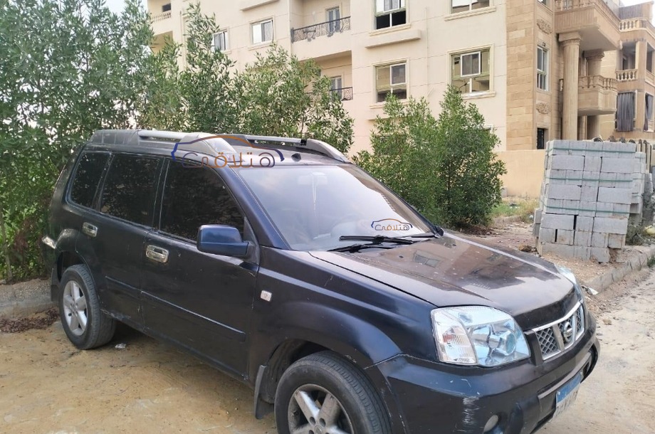 XTrail Nissan Dark blue