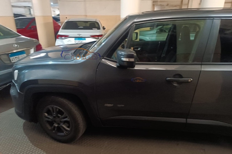 Renegade Jeep رمادي