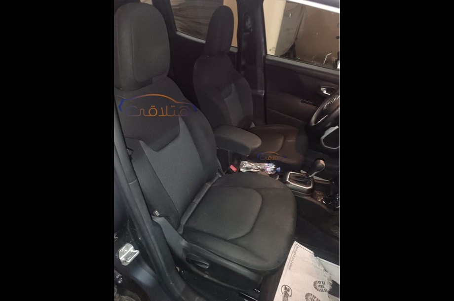 Renegade Jeep رمادي