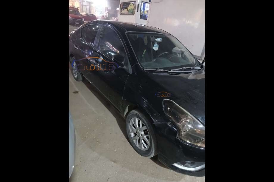 Sunny Nissan أسود