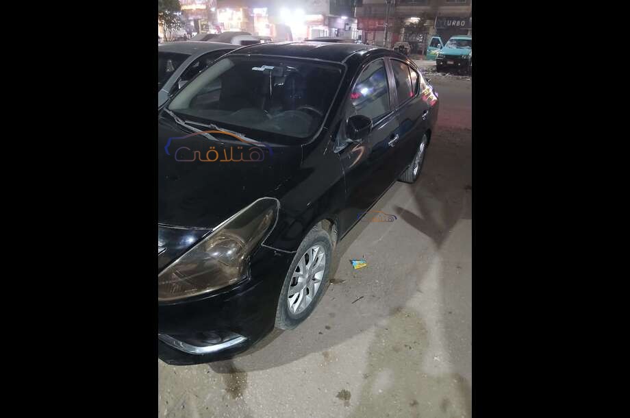 Sunny Nissan أسود