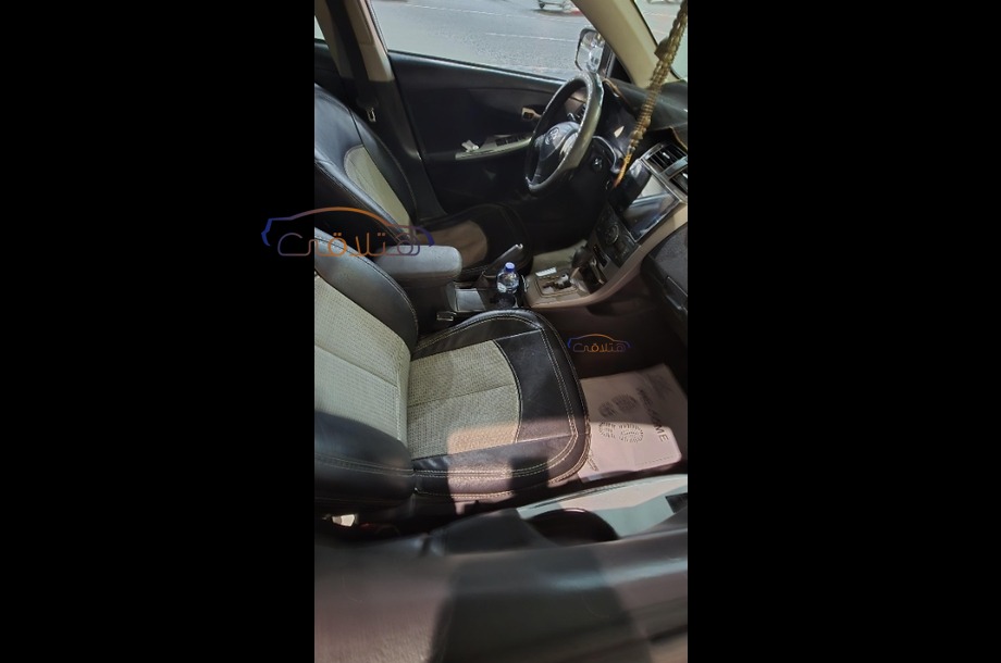 Corolla Toyota فضي