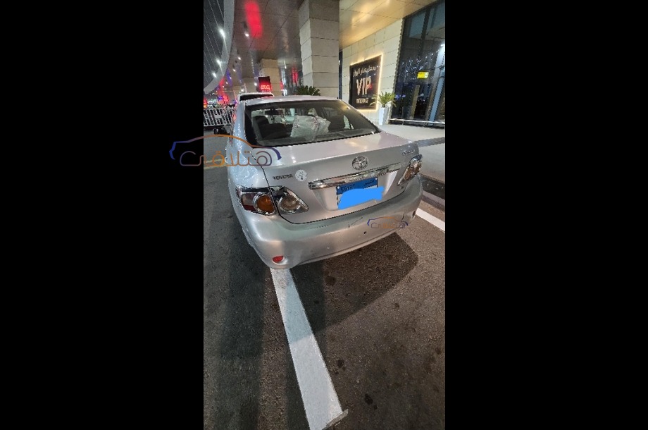 Corolla Toyota فضي