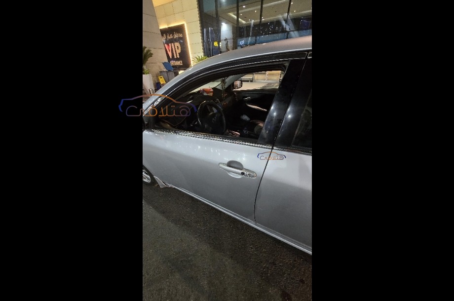 Corolla Toyota فضي