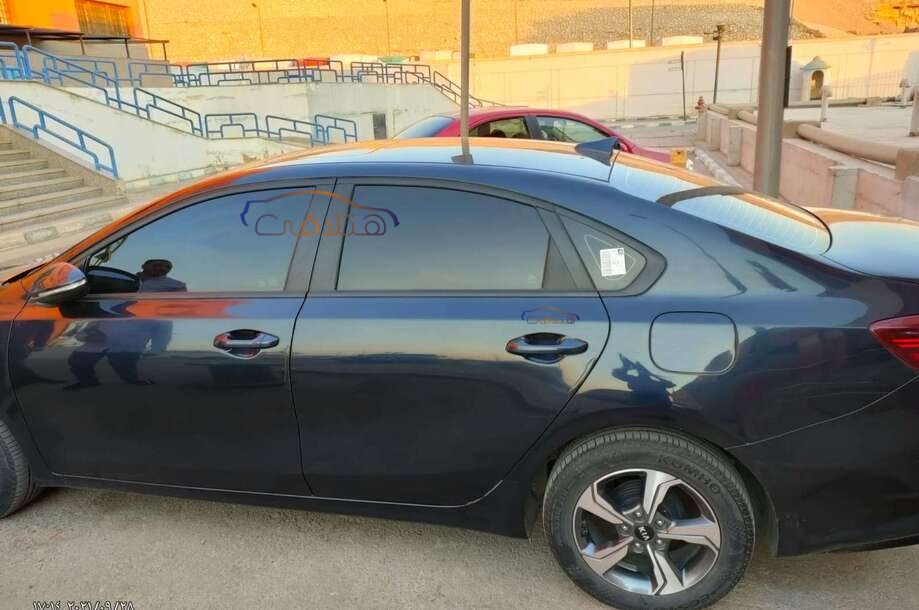 Grand Cerato Kia الأزرق الداكن