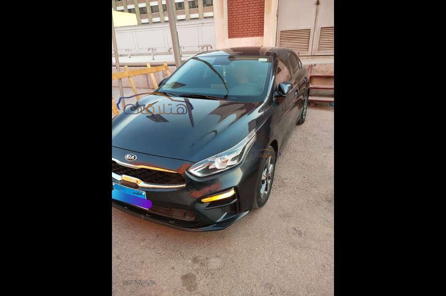 Grand Cerato Kia الأزرق الداكن