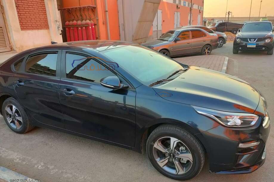 Grand Cerato Kia الأزرق الداكن