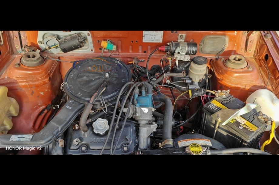 Maruti Suzuki احمر غامق