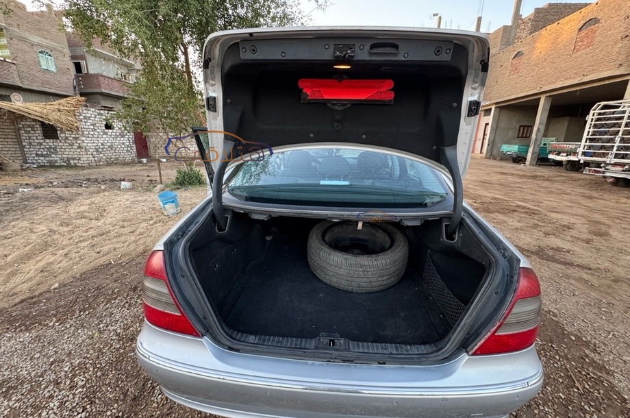 E 200 Mercedes Silver