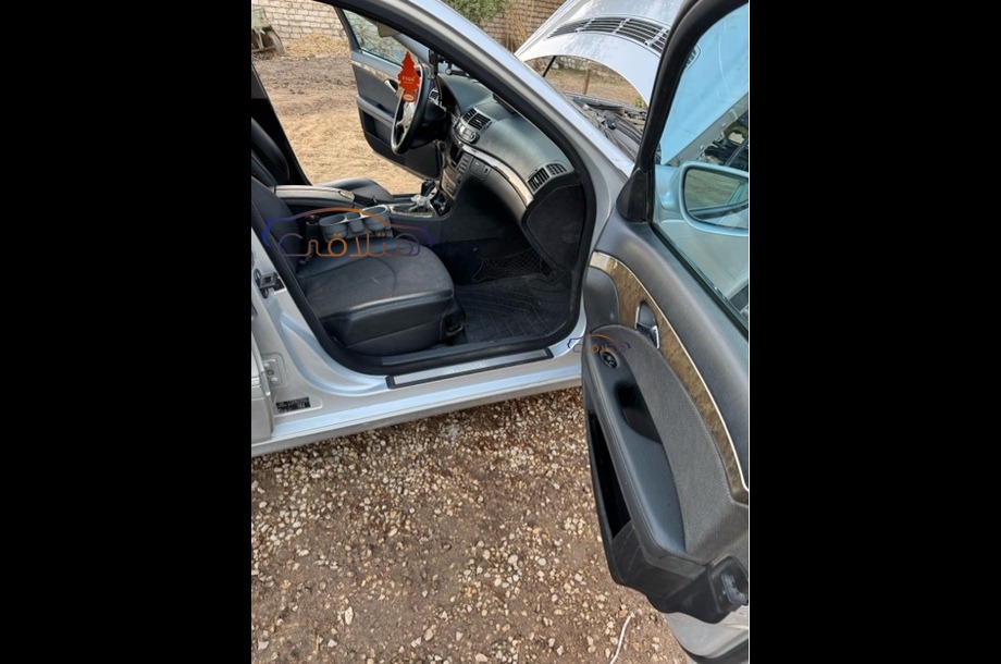 E 200 Mercedes Silver