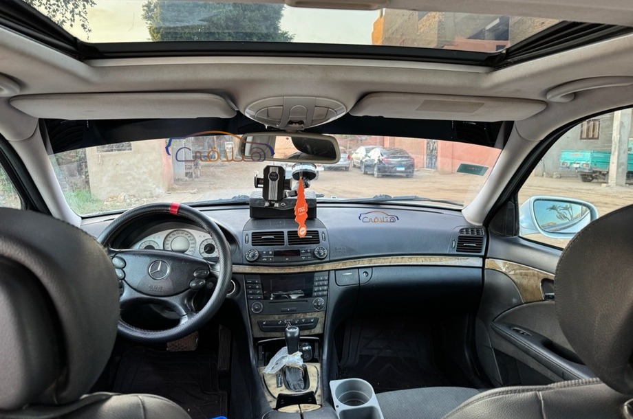 E 200 Mercedes Silver