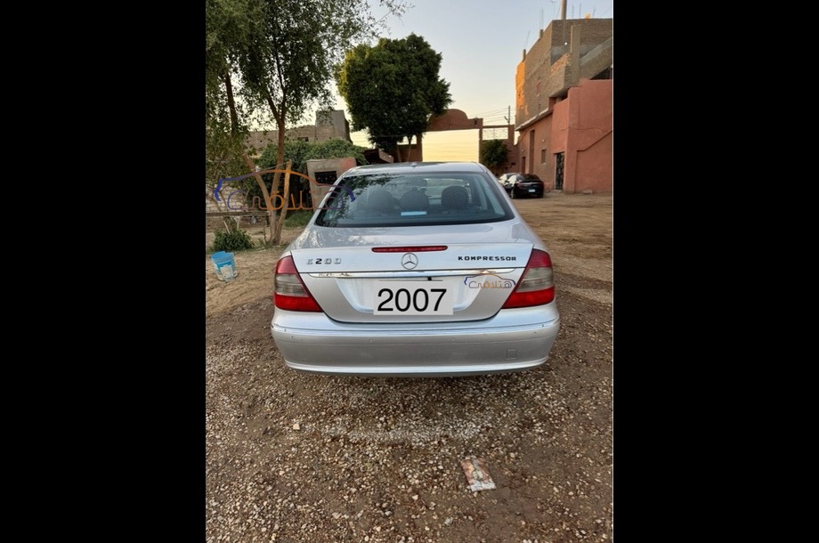 E 200 Mercedes Silver