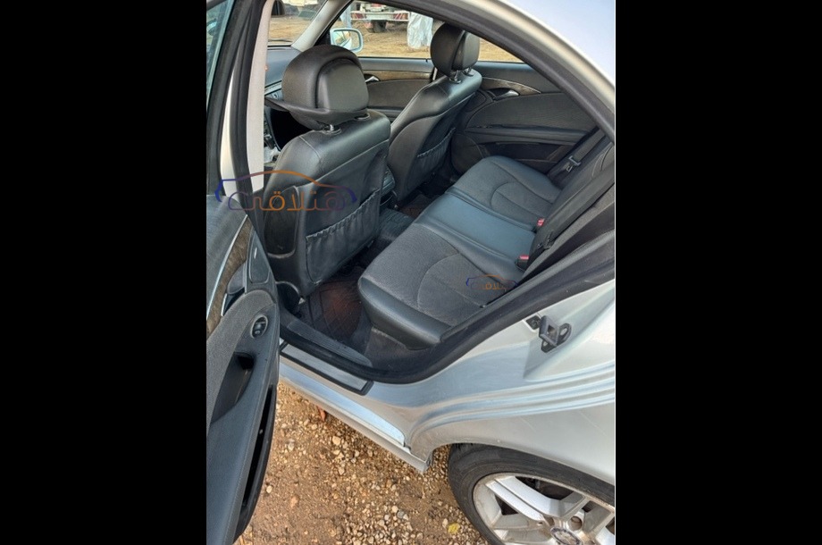 E 200 Mercedes Silver