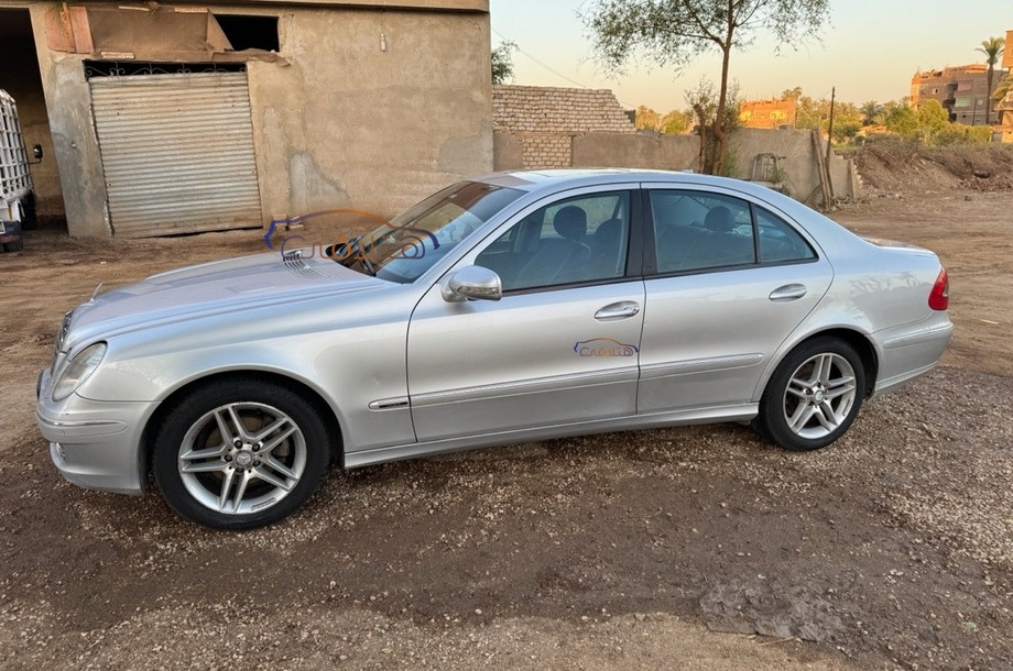 E 200 Mercedes Silver