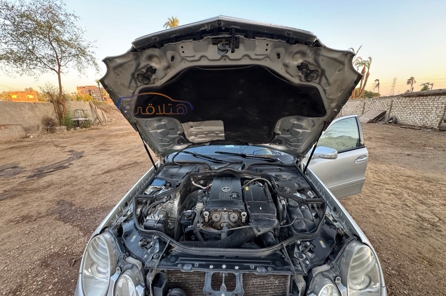 E 200 Mercedes Silver
