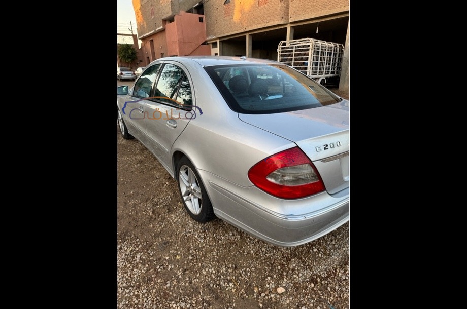 E 200 Mercedes Silver