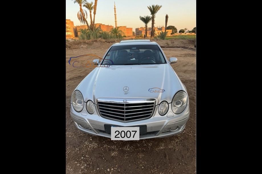 E 200 Mercedes Silver