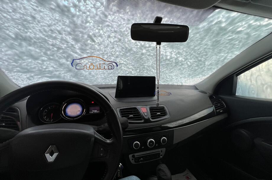 Fluence Renault أسود