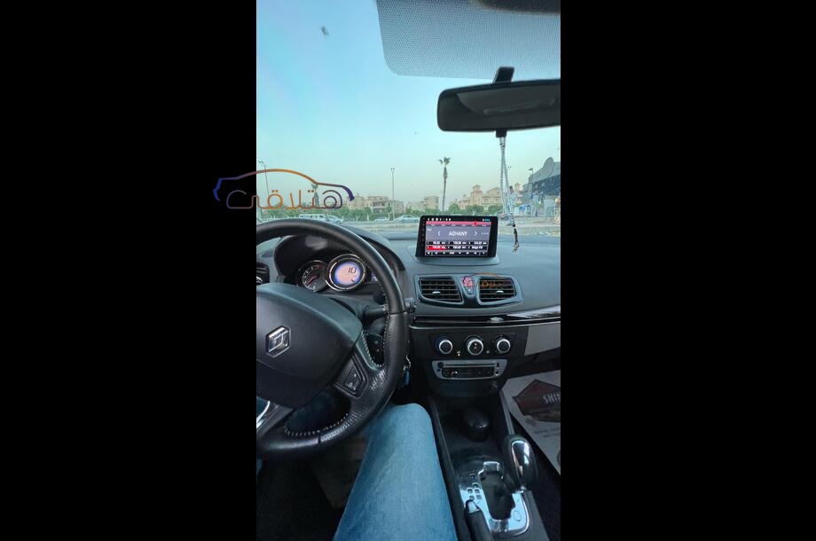 Fluence Renault أسود