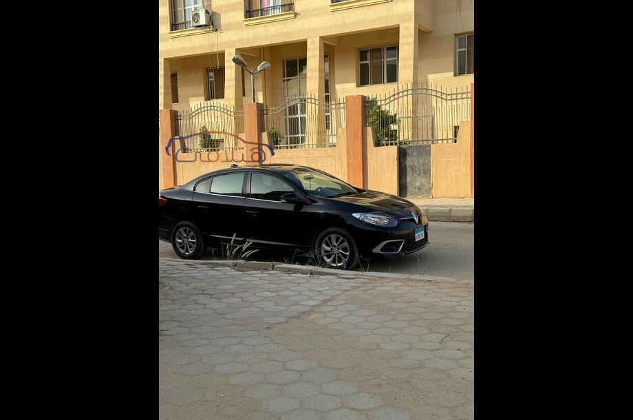 Fluence Renault أسود