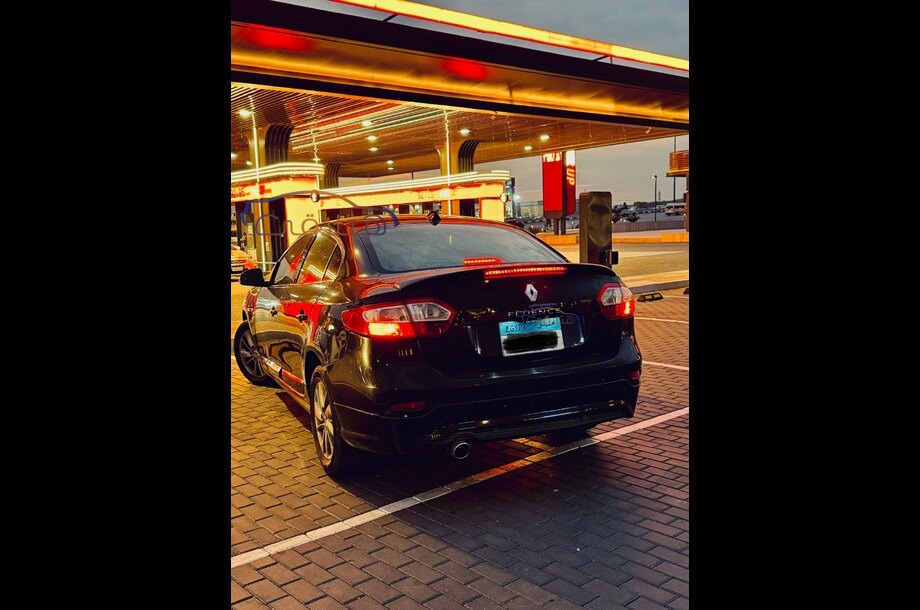 Fluence Renault أسود
