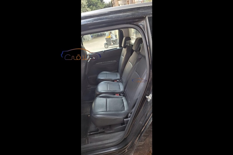 5008 Peugeot أسود