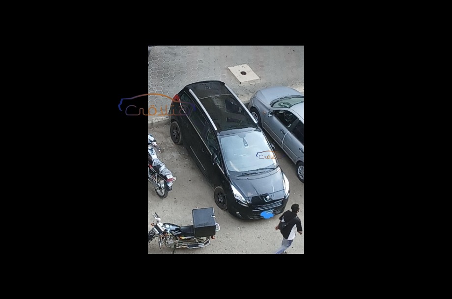 5008 Peugeot أسود